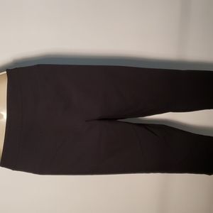 APT.9 modern fit capri in a size 8.